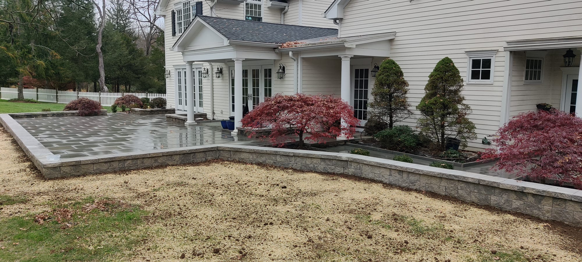 Finished paver patio with retaining wall